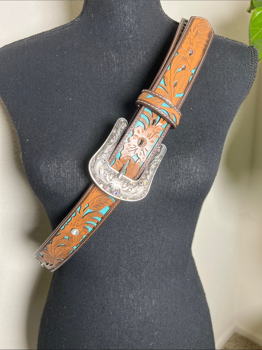Western Cowgirl Women’s Vegan Leather Rhinestone Cutout Belt Silver Buckle 2X - Picture 5 of 13